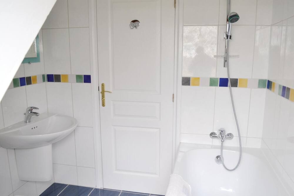 Photo of Bathroom in Montgesty