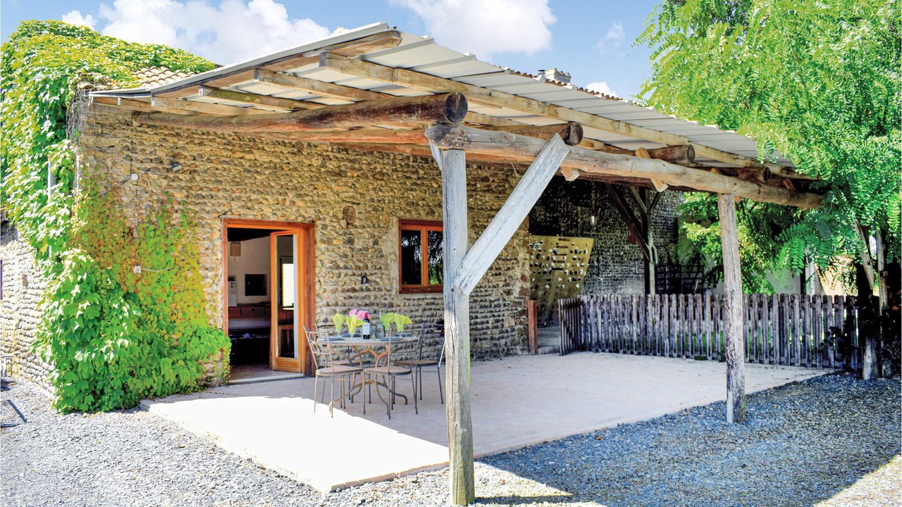 Photo of Buildings in Tasque