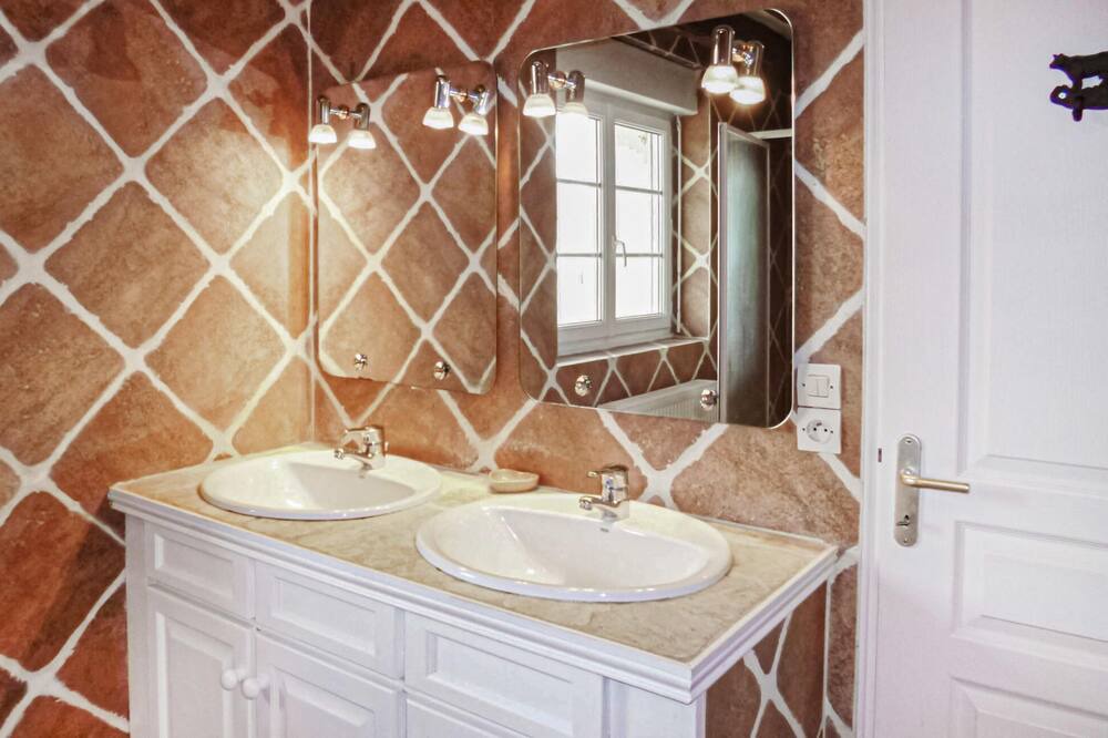 Photo of Bathroom in Vaudoy
