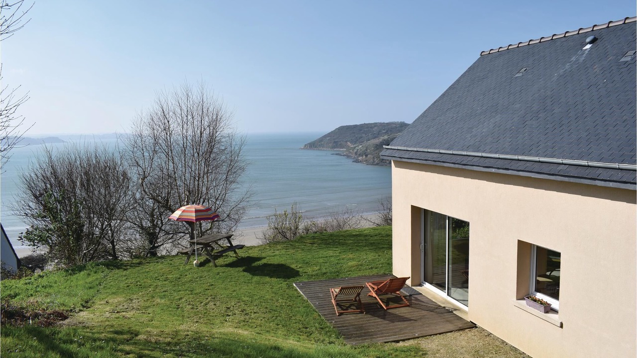 Photo of Buildings in Saint-Michel-en-Greve