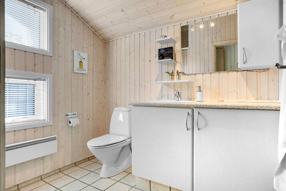 Photo of Bathroom in Lyngsbæk Strand