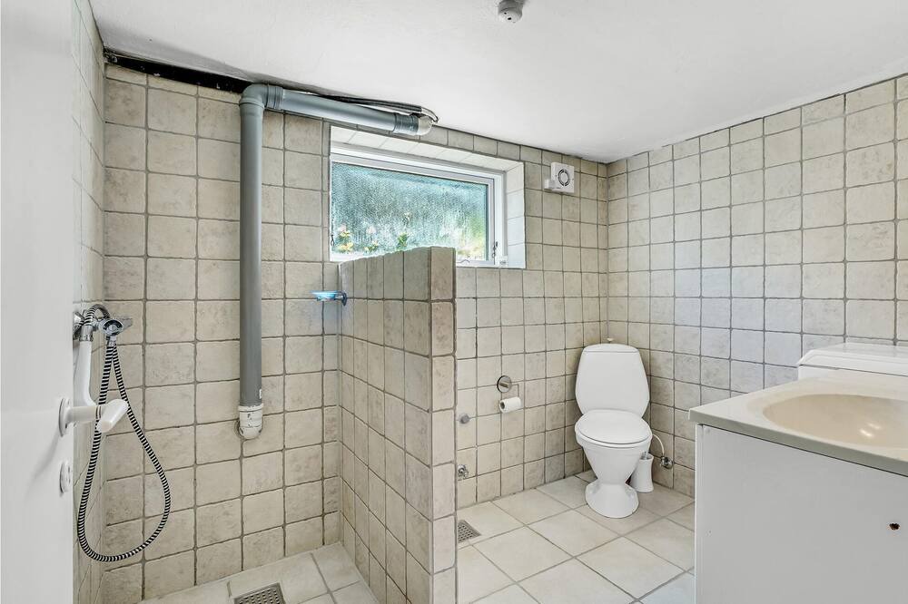Photo of Bathroom in Glyngore