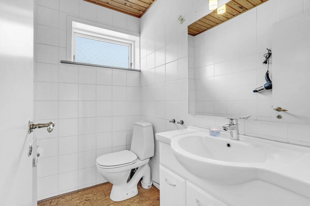 Photo of Bathroom in Glyngore