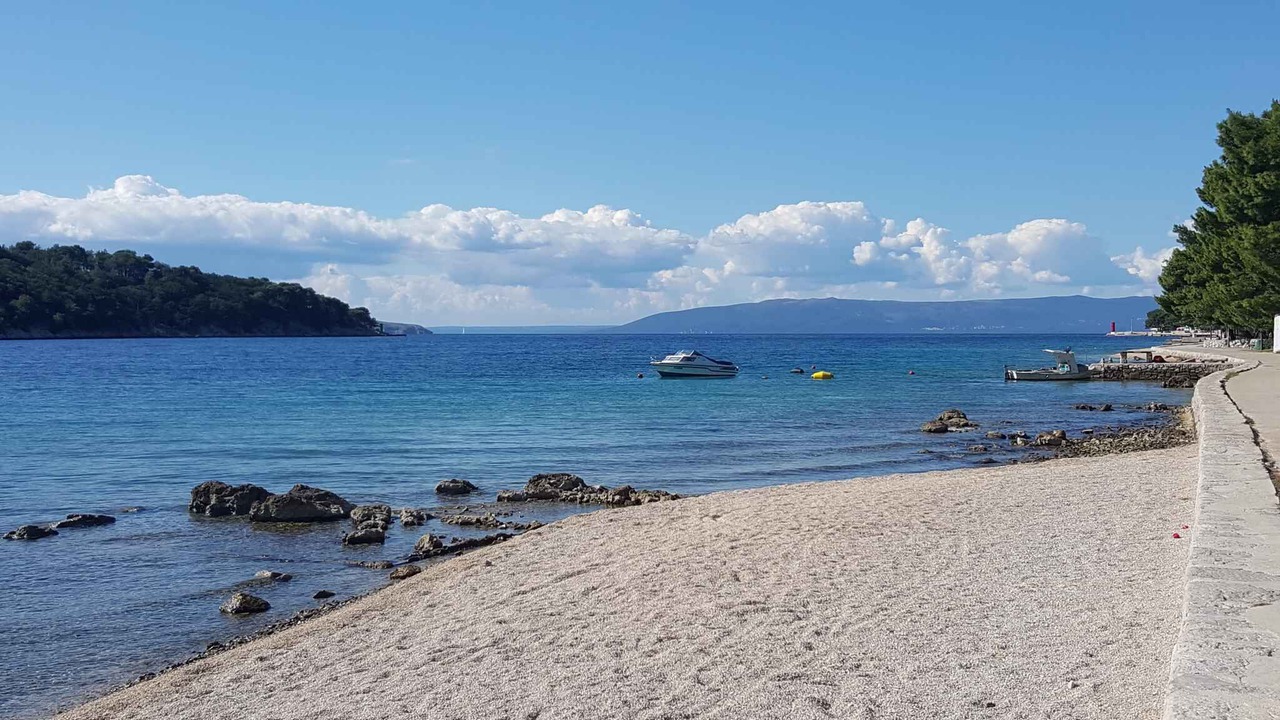 Photo of Others in Cres