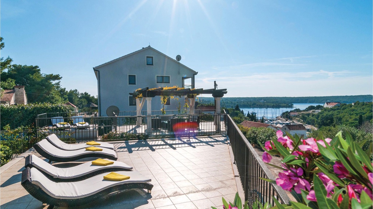 Photo of Outdoor in Cove Makarac (Milna)