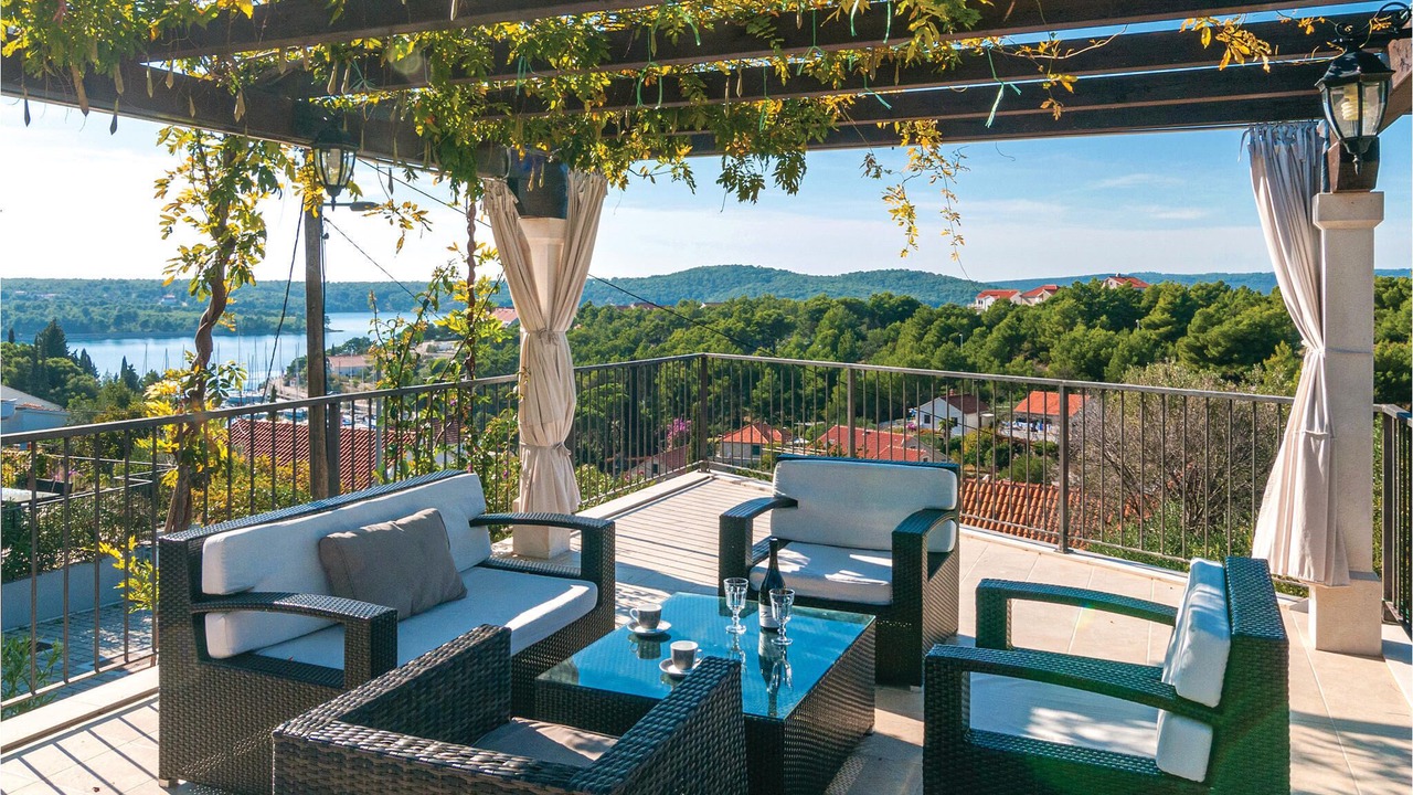 Photo of Outdoor in Cove Makarac (Milna)