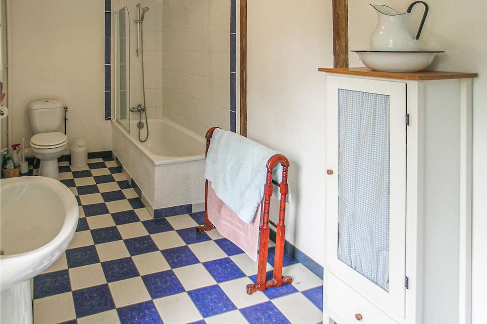 Photo of Bathroom in Puyrenier