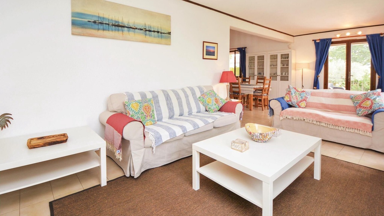 Photo of Livingroom in Saint-Laurent-La-Vernede