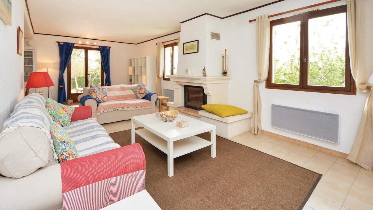 Photo of Livingroom in Saint-Laurent-La-Vernede