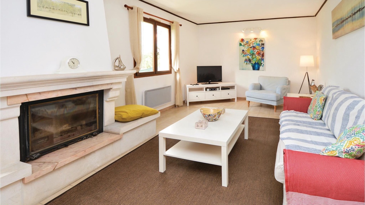 Photo of Livingroom in Saint-Laurent-La-Vernede