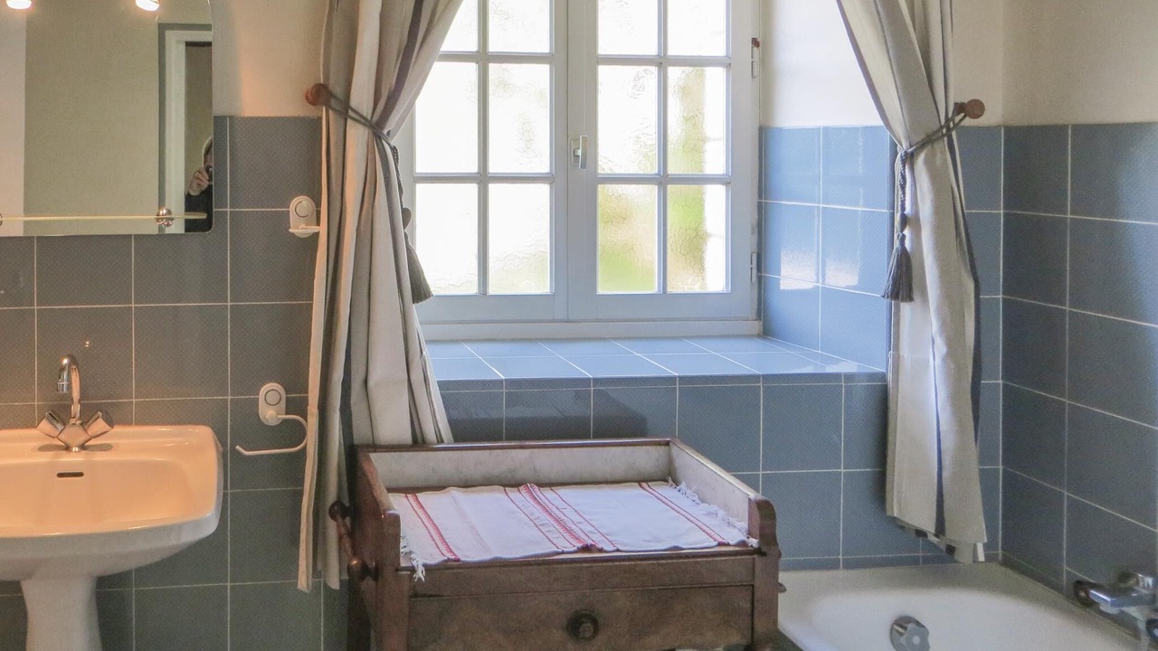Photo of Bathroom in Noyant-Villages