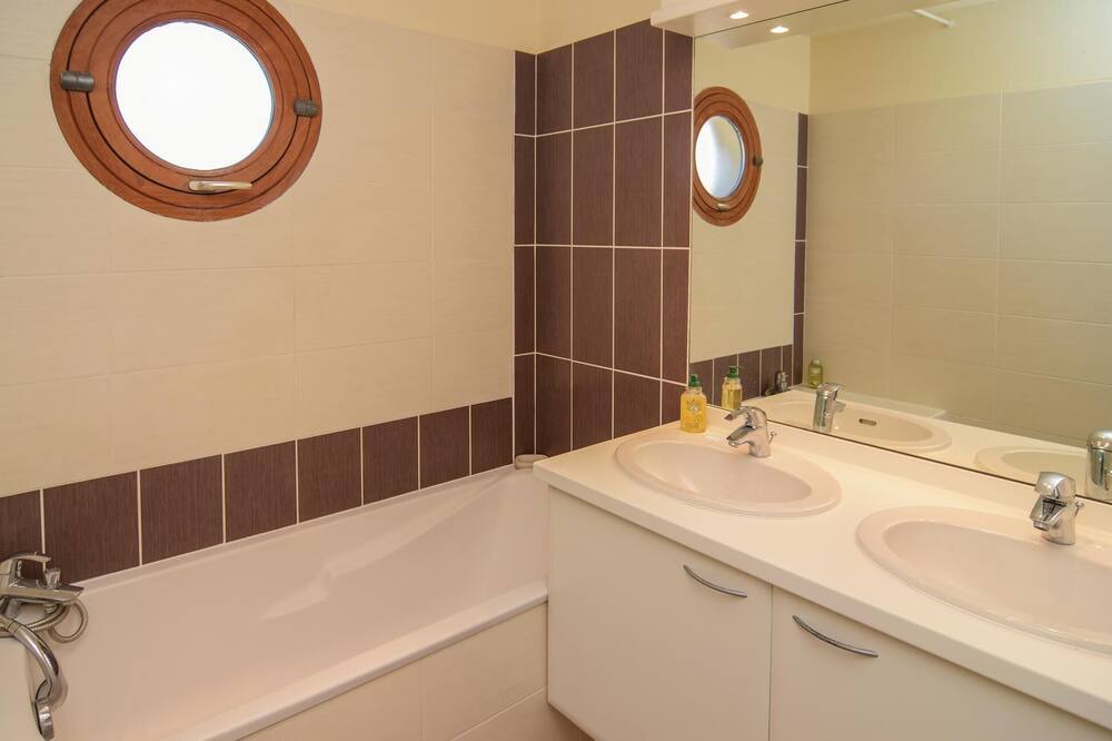 Photo of Bathroom in Aigues-Mortes