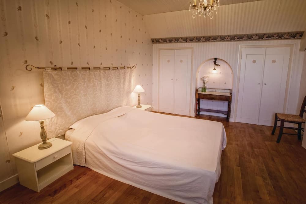 Photo of Others in Yssandon