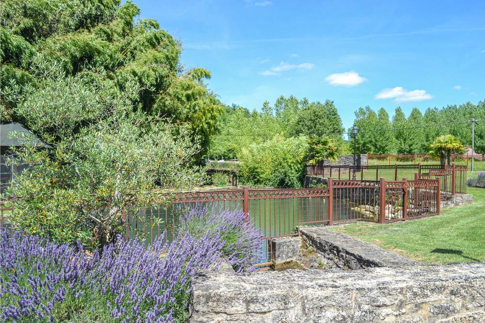 Photo of Others in Saint-Andre-dAllas