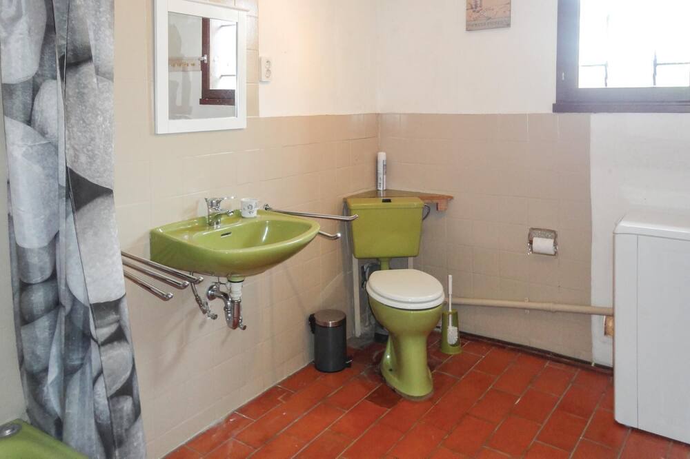 Photo of Bathroom in Cabrerolles