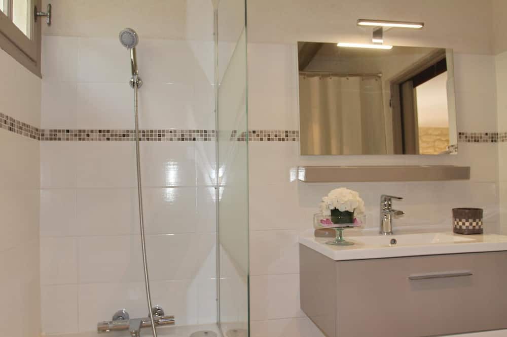 Photo of Bathroom in Saint-Restitut