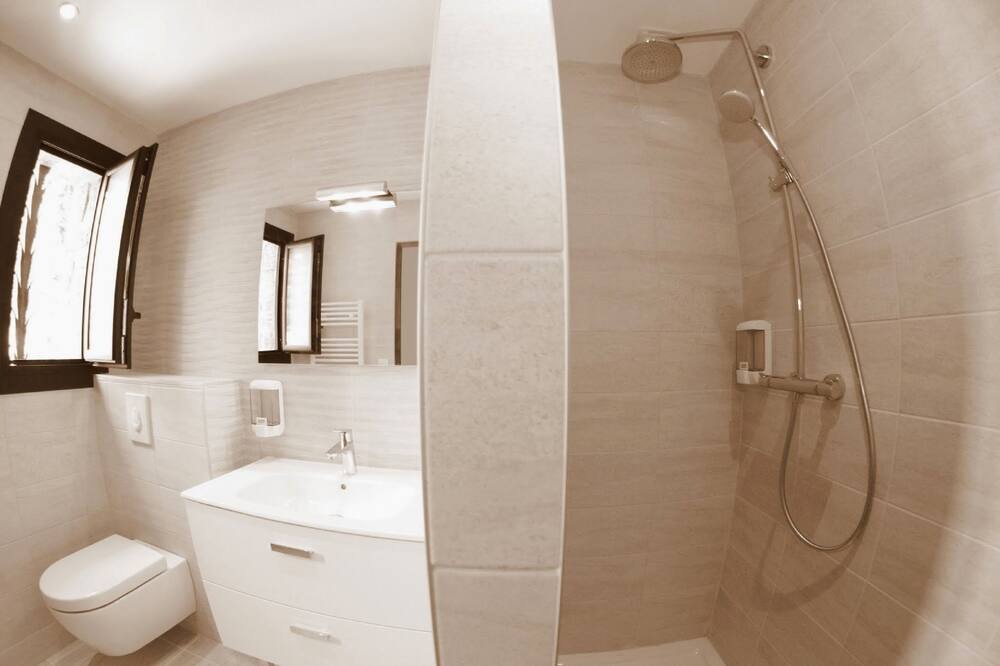 Photo of Bathroom in Les Cevennes