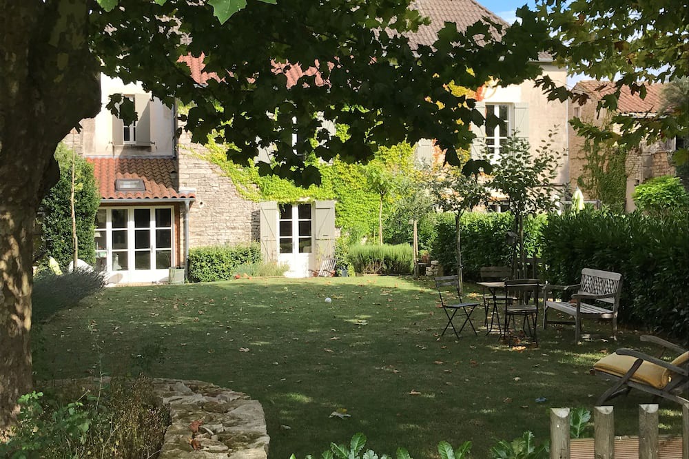 Photo of Outdoor in Saint-Gengoux-de-Scisse