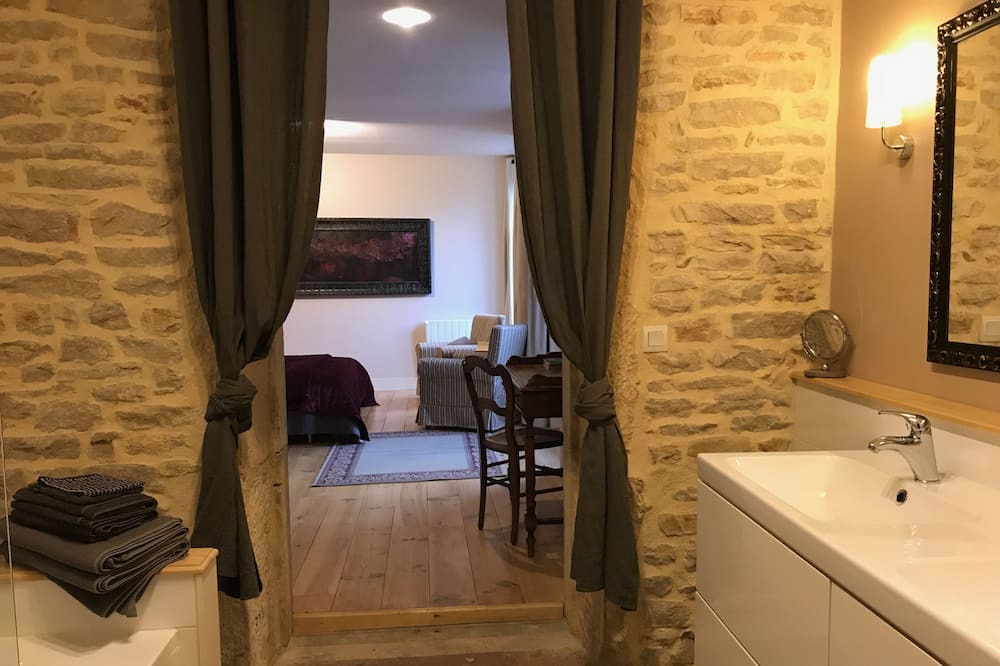 Photo of Bathroom in Saint-Gengoux-de-Scisse
