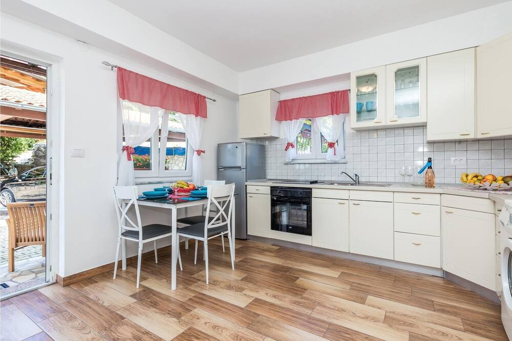 Photo of Kitchen in Rubesi