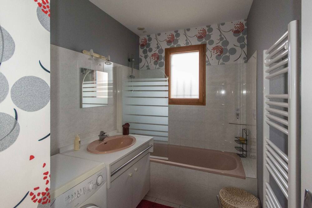 Photo of Bathroom in Saint-Gilles-Croix-de-Vie