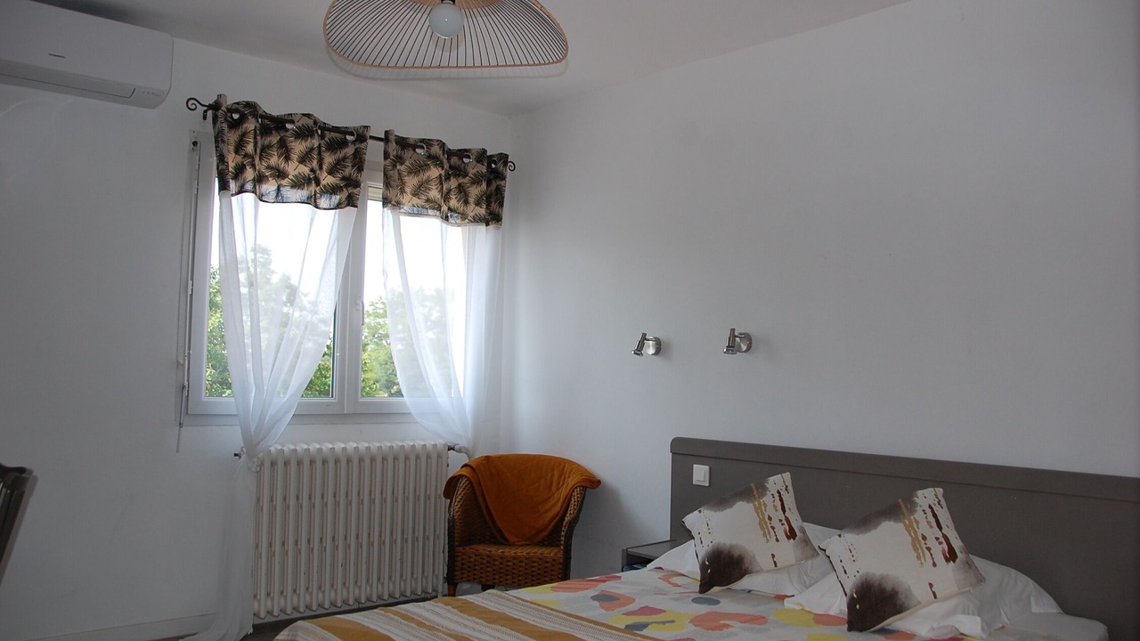 Photo of Bedroom in Bourbon-Lancy