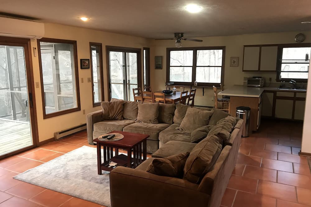 Photo of Livingroom in Great Cacapon