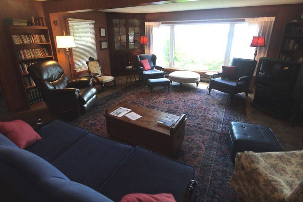 Photo of Livingroom in Rideau Lakes