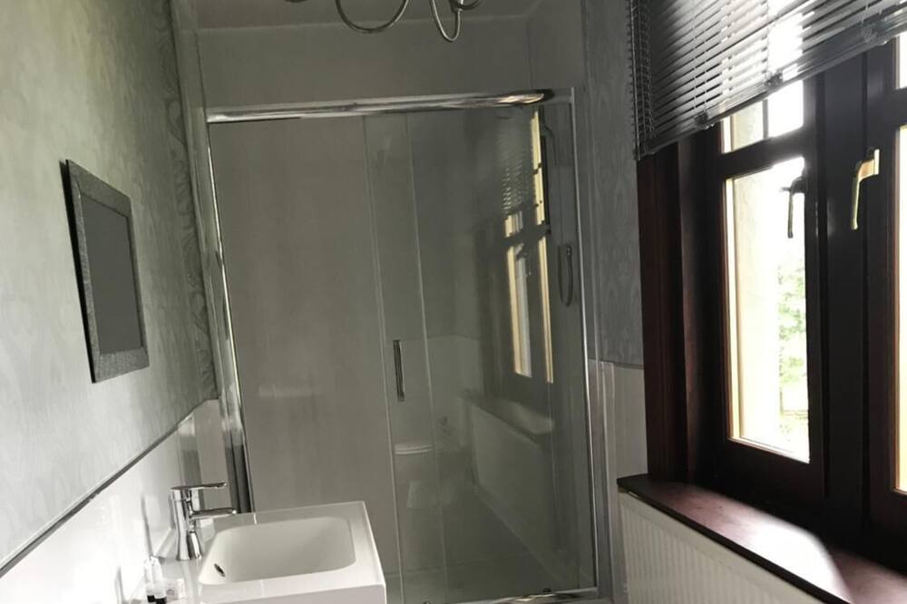 Photo of Bathroom in Beith