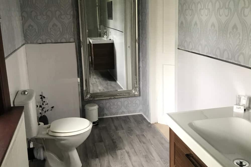 Photo of Bathroom in Beith