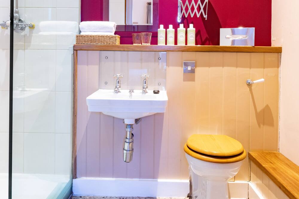 Photo of Bathroom in Woodlands