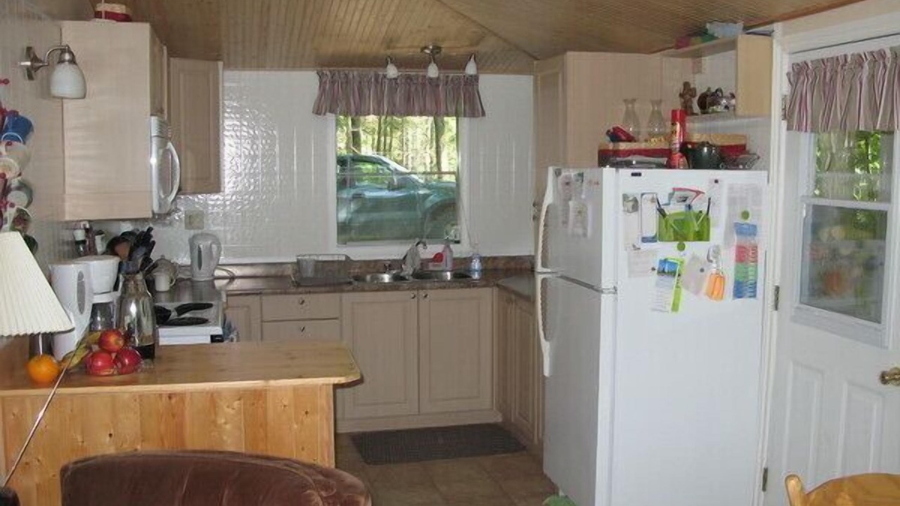 Photo of Kitchen in Colpoys Bay
