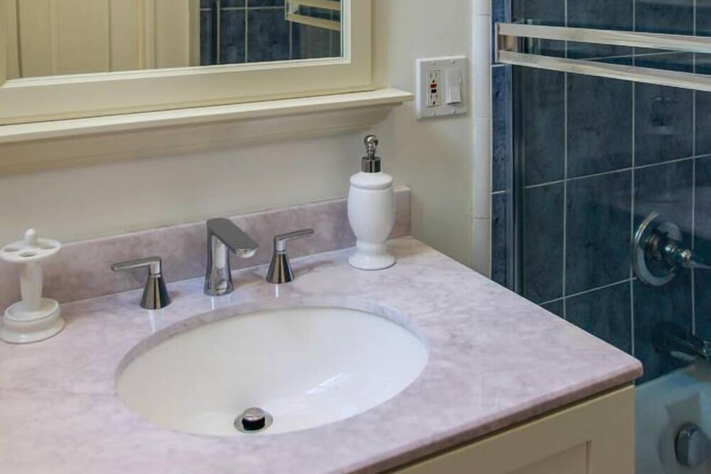 Photo of Bathroom in Sunset District