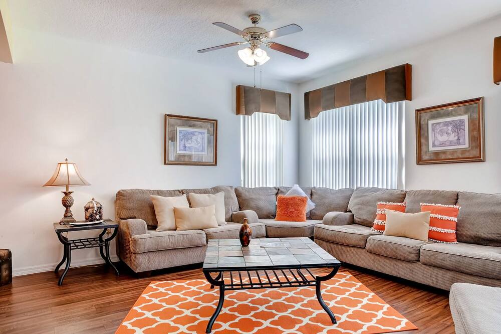 Photo of Livingroom in Windwood Bay