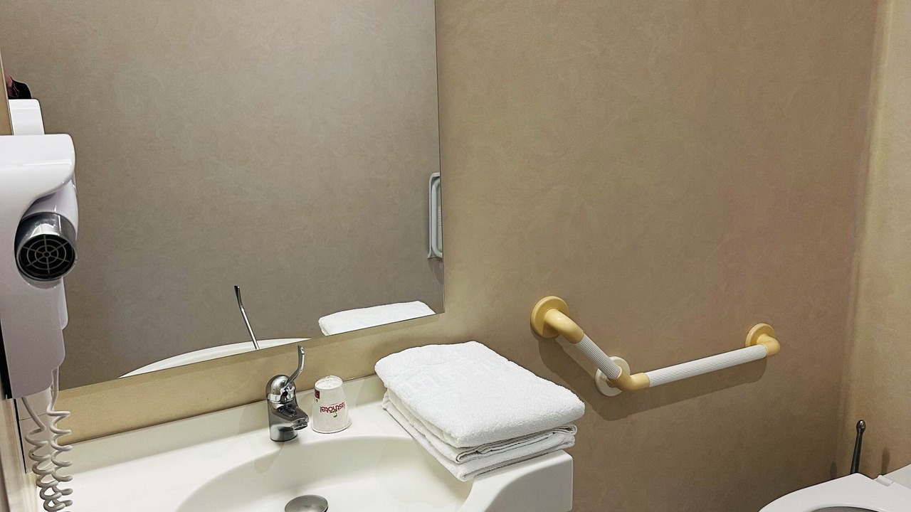 Photo of Bathroom in Laval