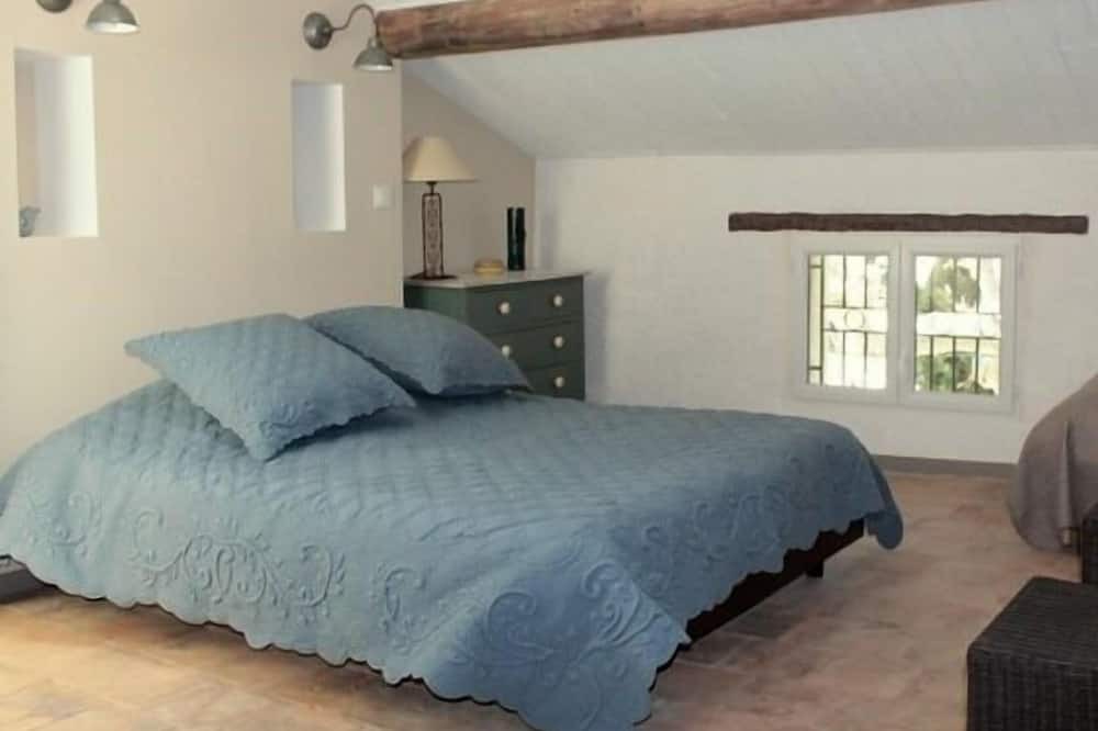 Photo of Bedroom in Saint-Andiol