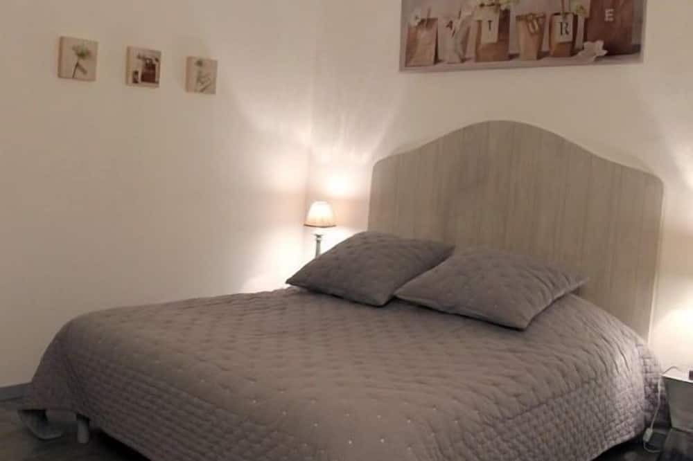 Photo of Bedroom in Saint-Andiol