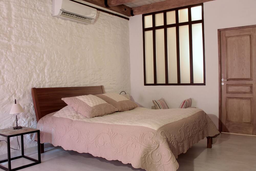 Photo of Bedroom in Saint-Andiol