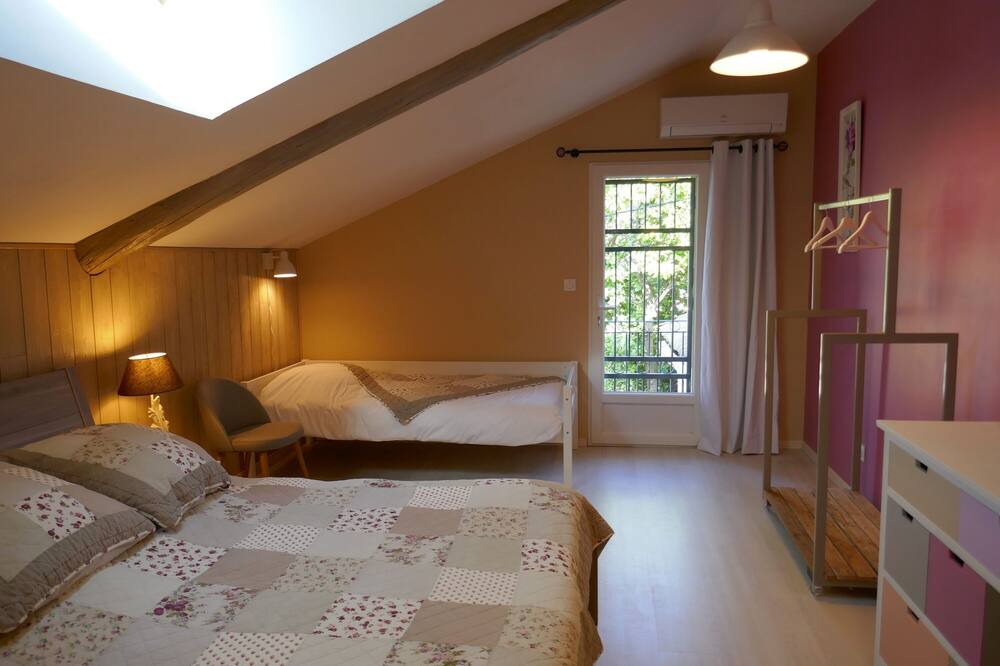 Photo of Bedroom in Saint-Andiol