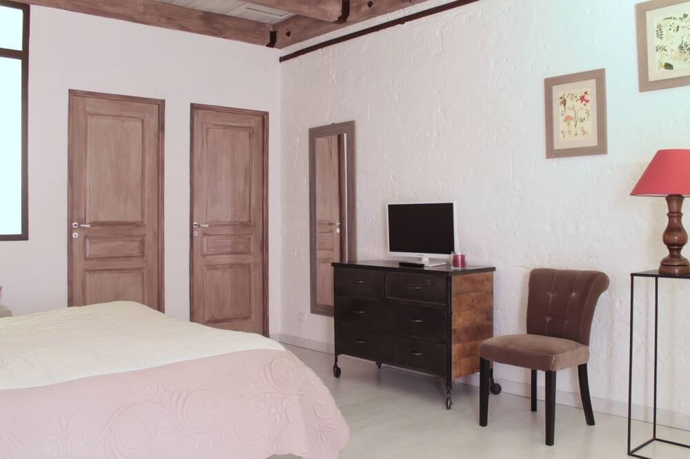 Photo of Bedroom in Saint-Andiol