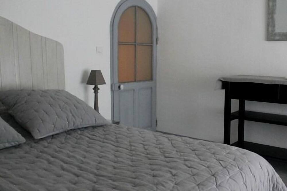 Photo of Bedroom in Saint-Andiol