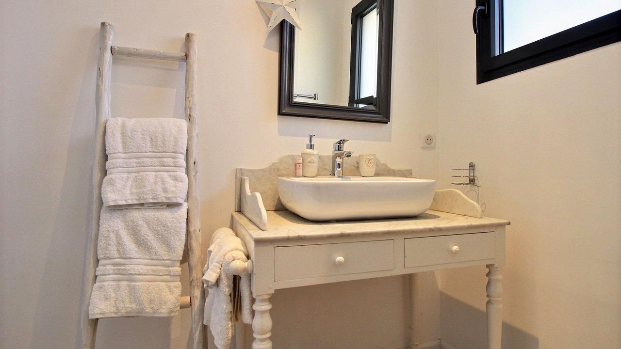 Photo of Bathroom in Flayosc