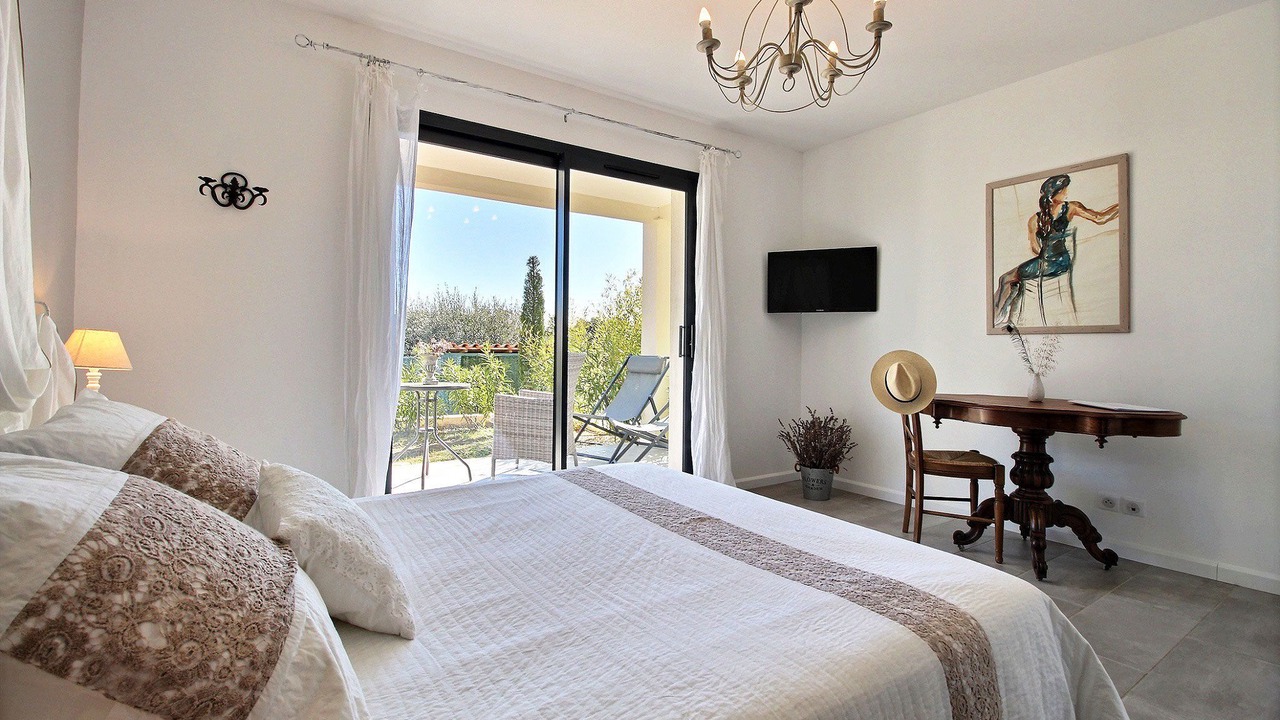 Photo of Bedroom in Flayosc