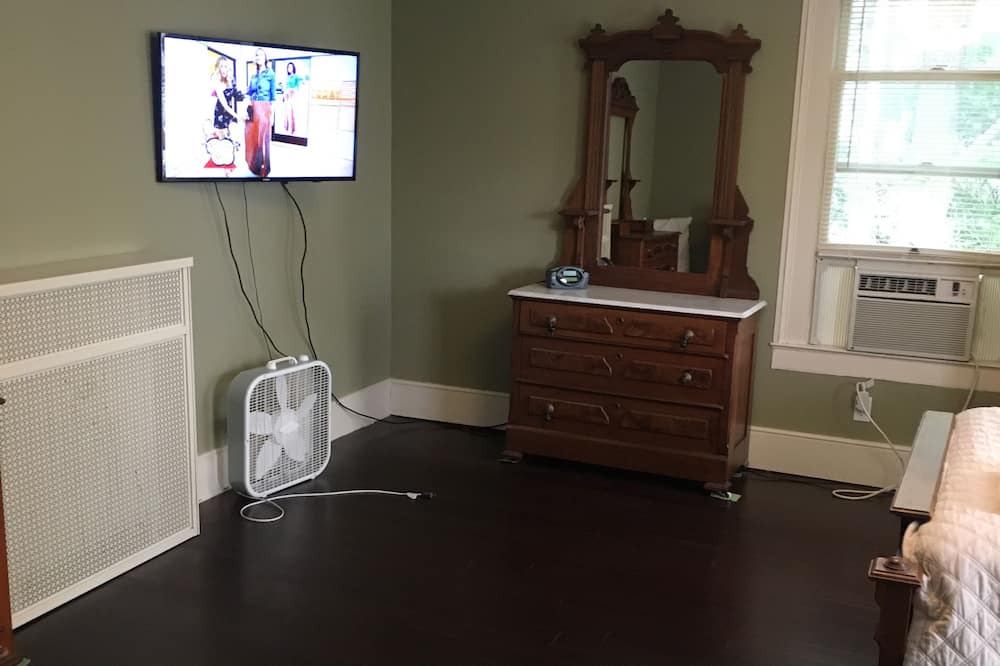 Photo of Bedroom in Cazenovia