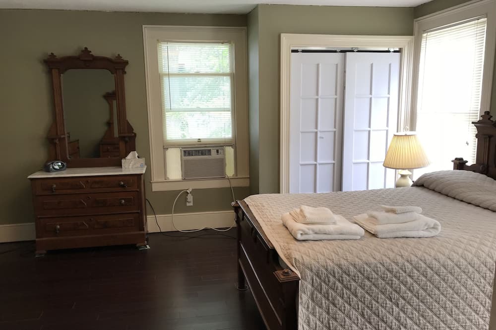 Photo of Bedroom in Cazenovia