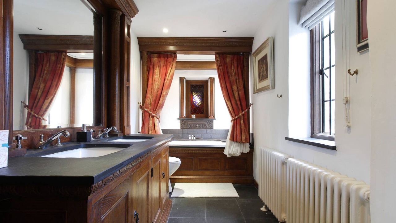 Photo of Bathroom in Harlington