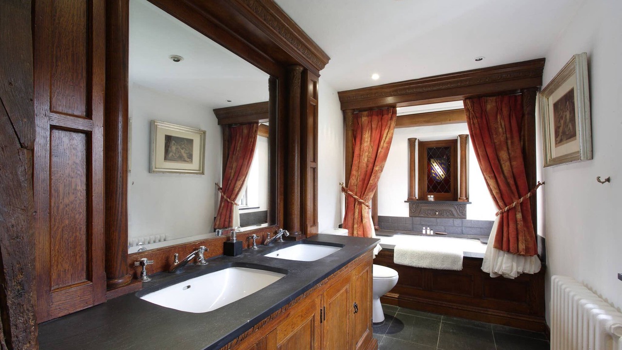 Photo of Bathroom in Harlington