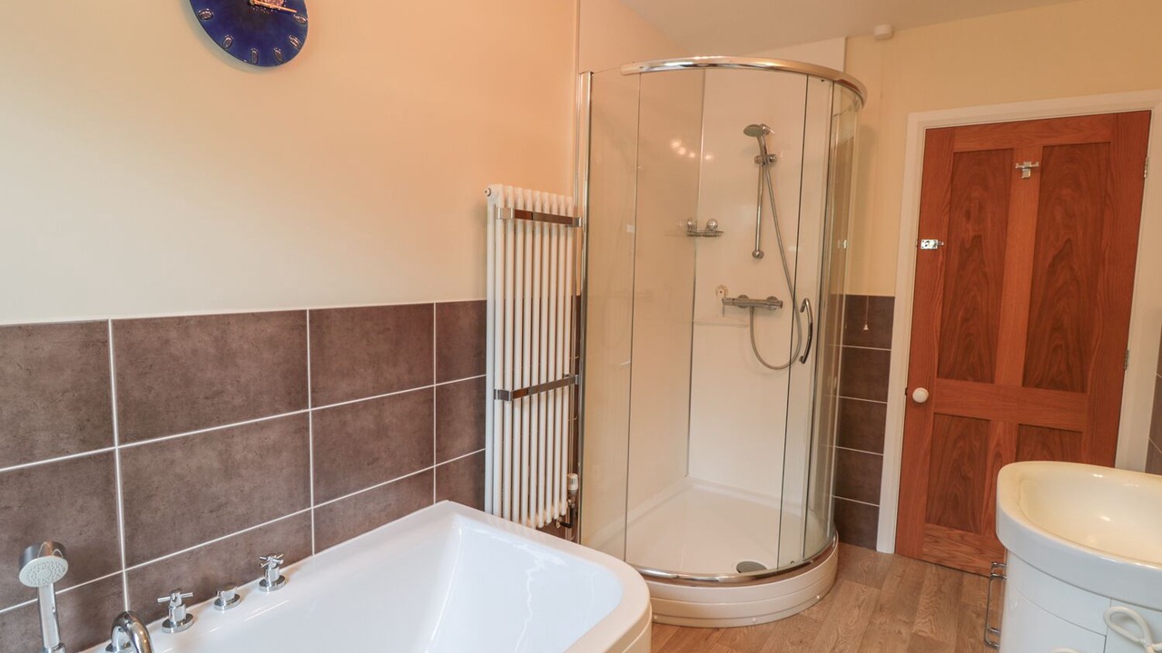 Photo of Others in Foxt