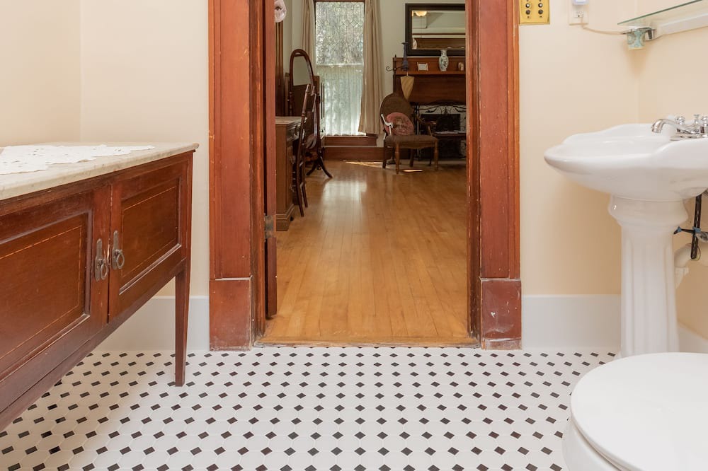 Photo of Bathroom in Micanopy