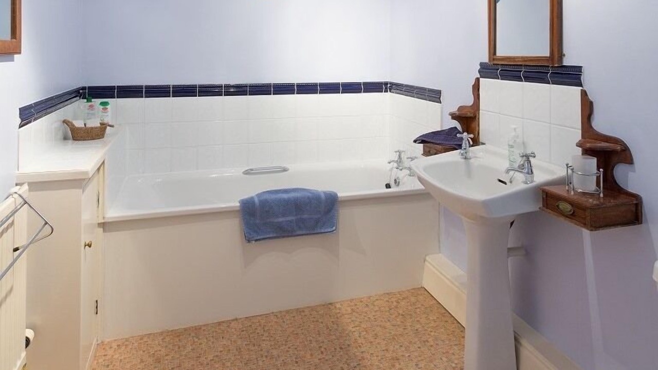 Photo of Bathroom in Ebbesborne Wake